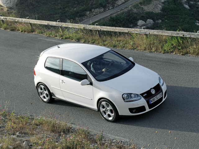 Volkswagen Golf GTI фото