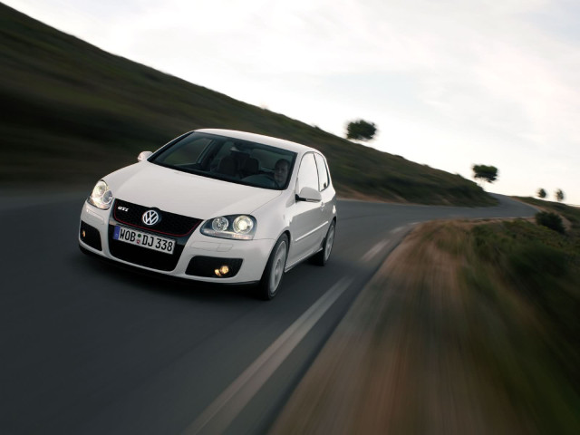 Volkswagen Golf GTI фото