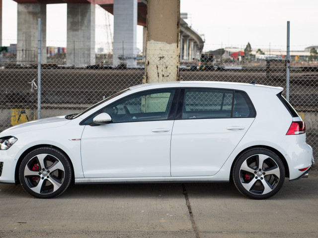 Volkswagen Golf GTI фото