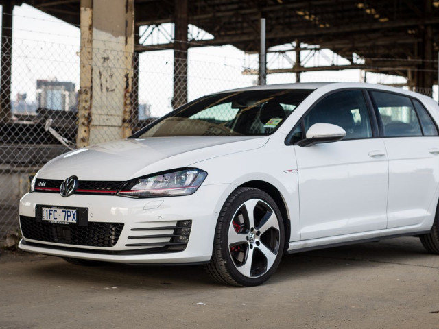 Volkswagen Golf GTI фото