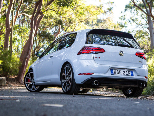 Volkswagen Golf GTI фото