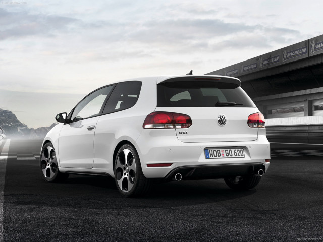 Volkswagen Golf GTI фото