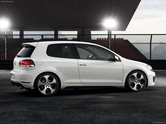 Volkswagen Golf GTI фото