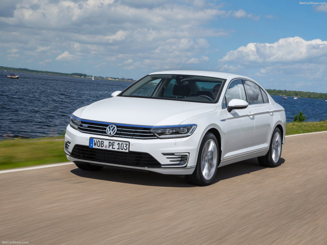 Volkswagen Passat GTE фото