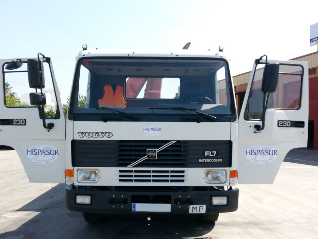 Volvo FL7 фото