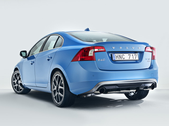 Volvo S60 фото