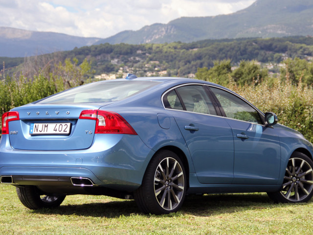 Volvo S60 фото