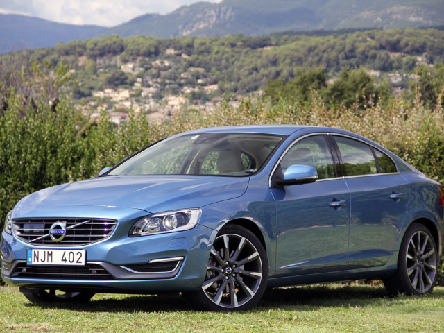 Volvo S60 фото