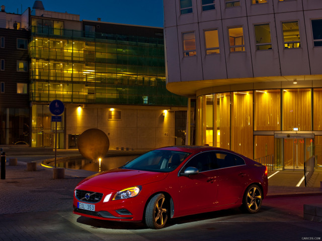 Volvo S60 фото