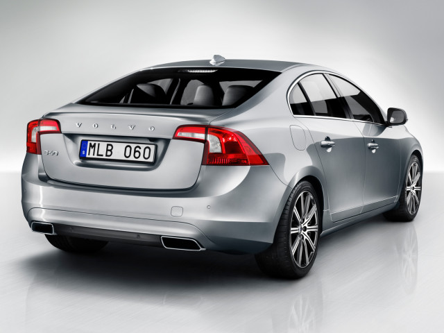 Volvo S60 фото