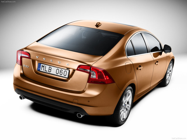 Volvo S60 фото