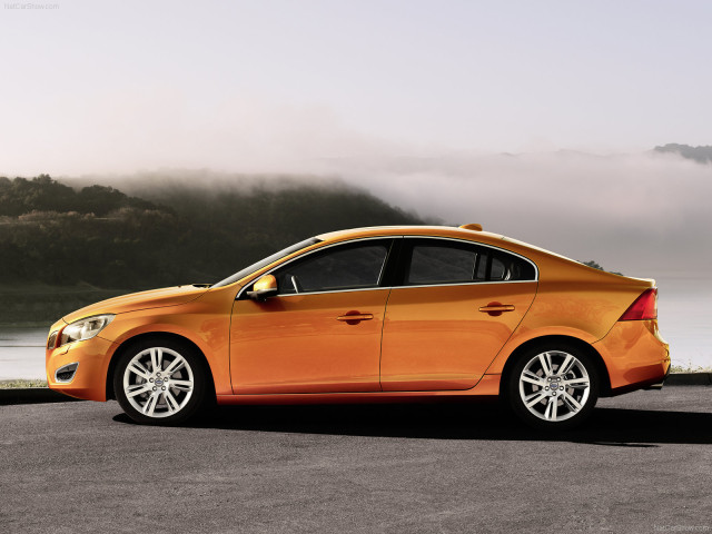 Volvo S60 фото