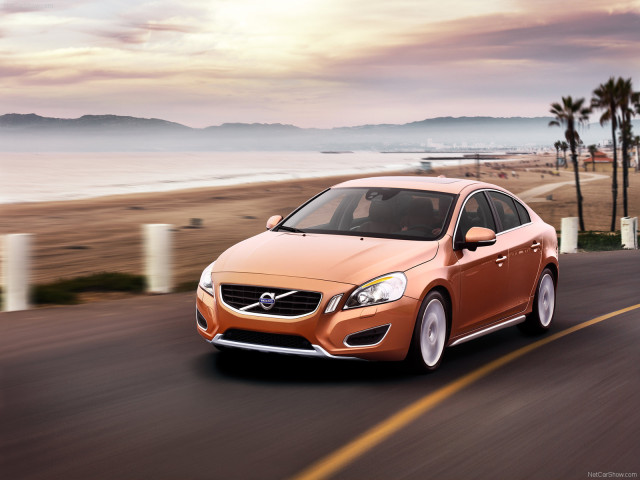 Volvo S60 фото