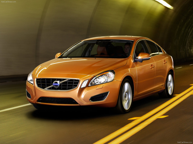 Volvo S60 фото