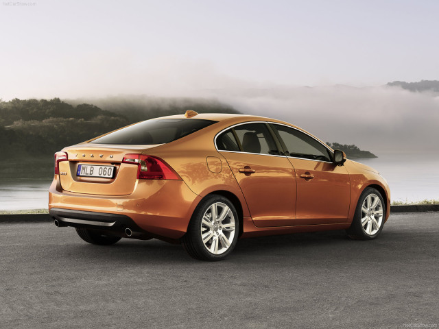 Volvo S60 фото