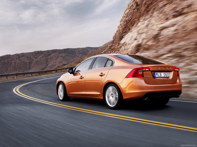 Volvo S60 фото