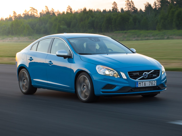 Volvo S60 фото