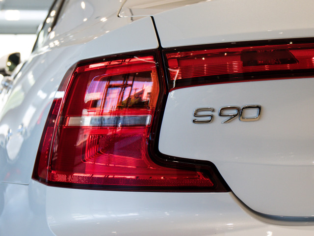 Volvo S90 фото