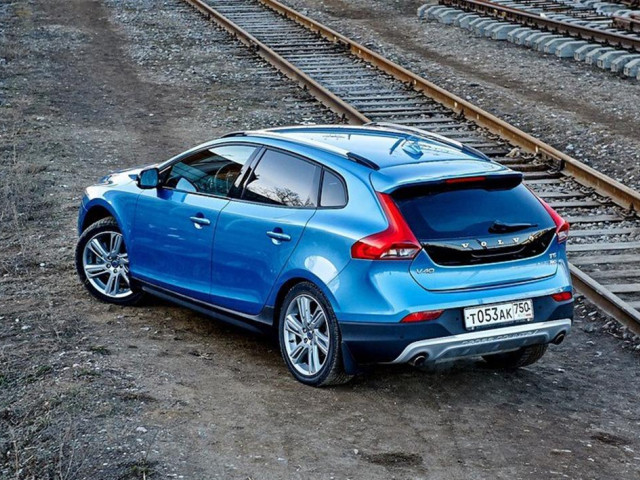 Volvo V40 Cross Country фото