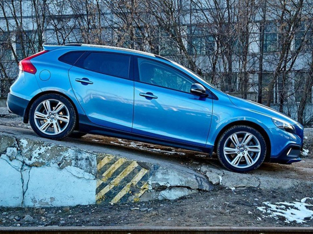 Volvo V40 Cross Country фото