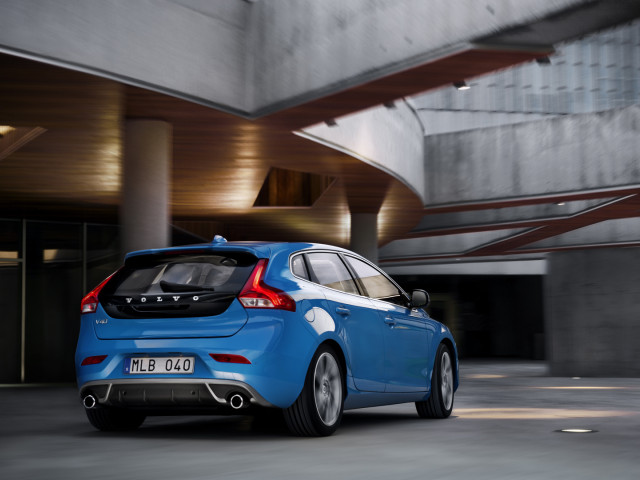 Volvo V40 R-Design фото