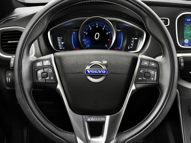 Volvo V40 R-Design фото