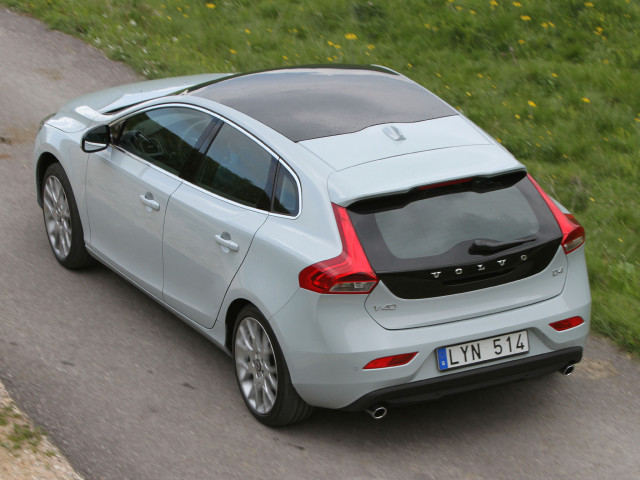 Volvo V40 фото