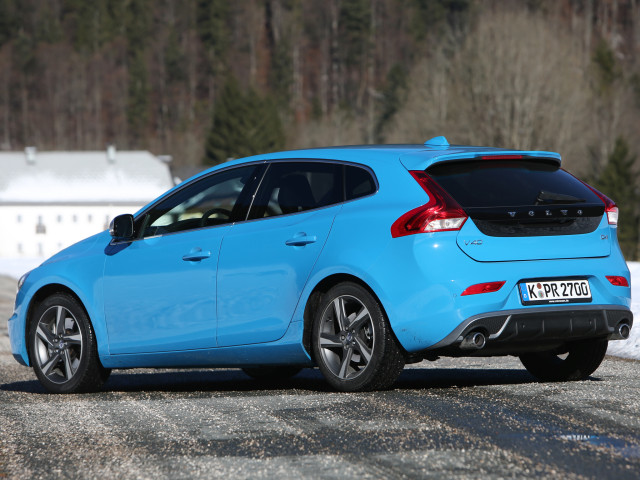 Volvo V40 фото