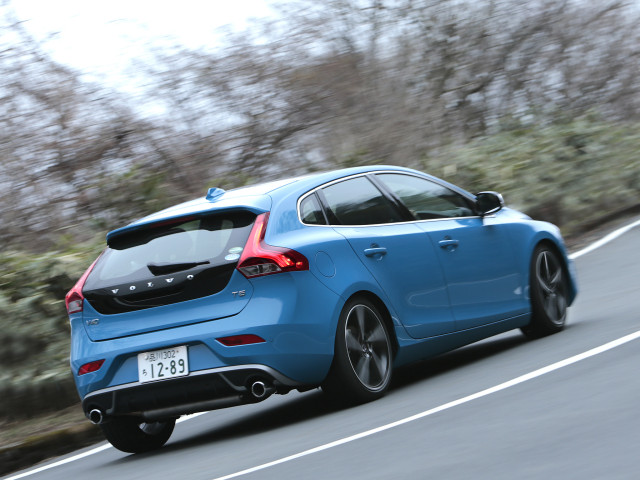 Volvo V40 фото