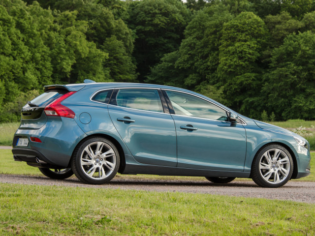 Volvo V40 фото