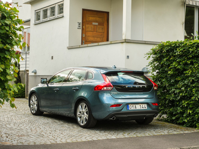 Volvo V40 фото