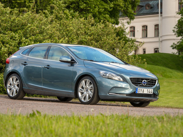 Volvo V40 фото