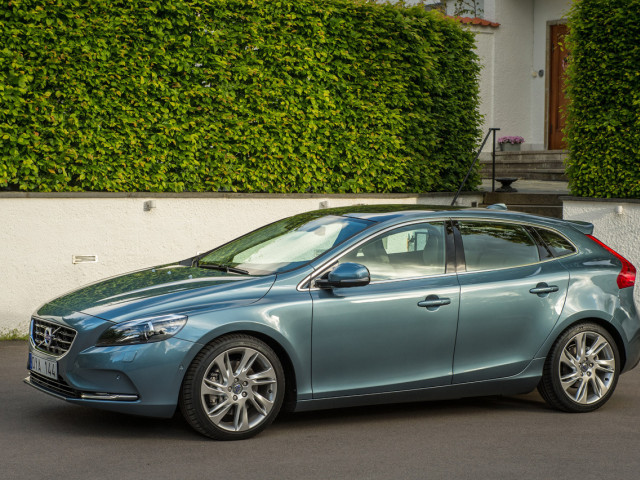 Volvo V40 фото