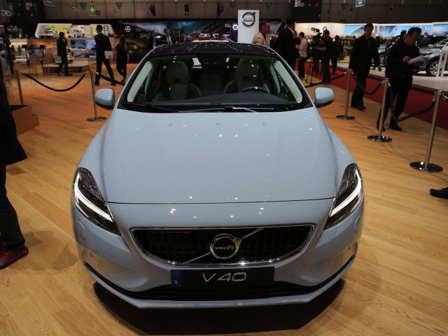 Volvo V40 фото