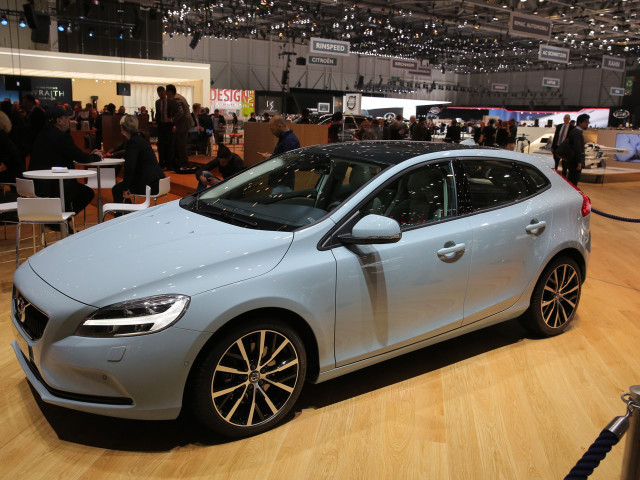 Volvo V40 фото