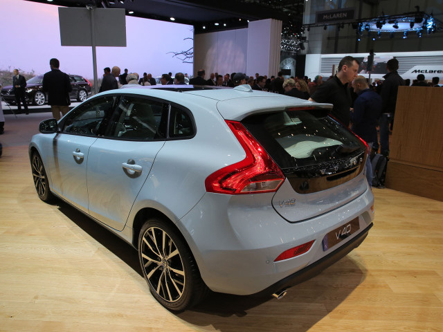 Volvo V40 фото