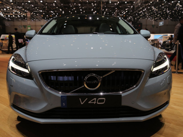 Volvo V40 фото