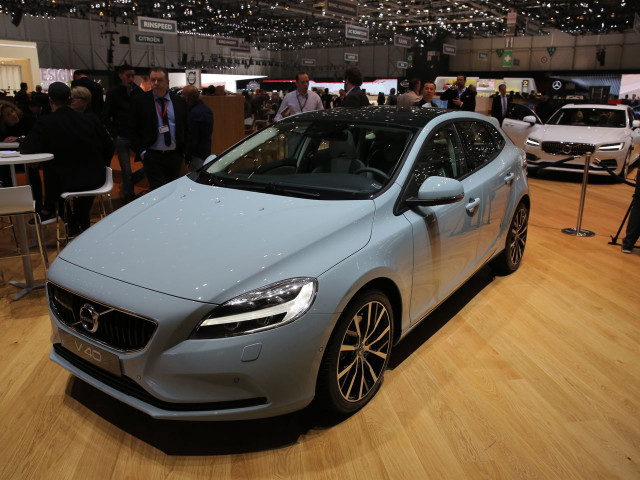 Volvo V40 фото