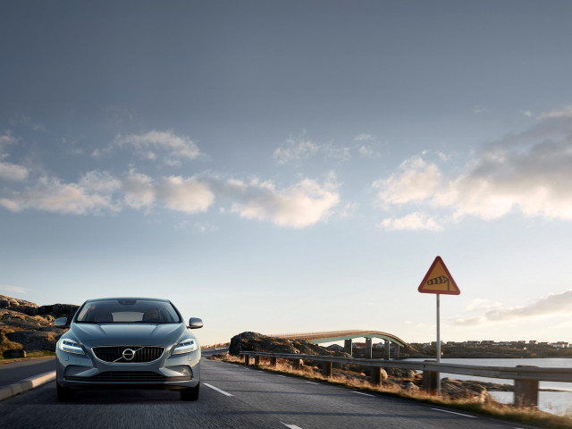 Volvo V40 фото