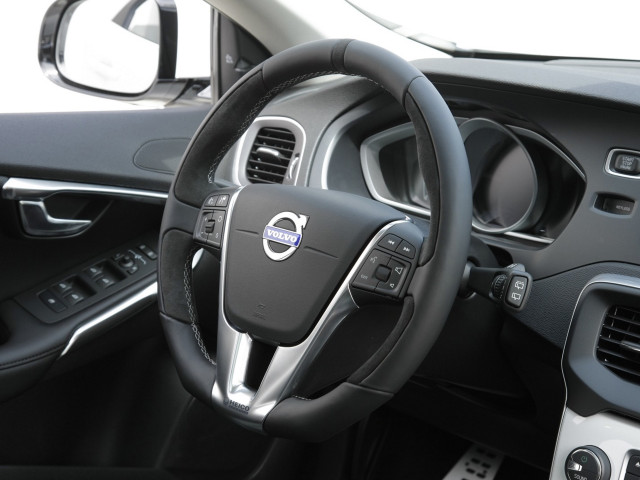 Volvo V40 фото