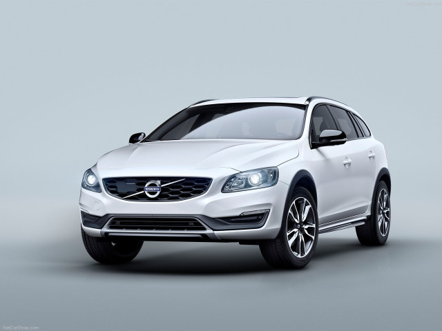 Volvo V60 Cross Country фото