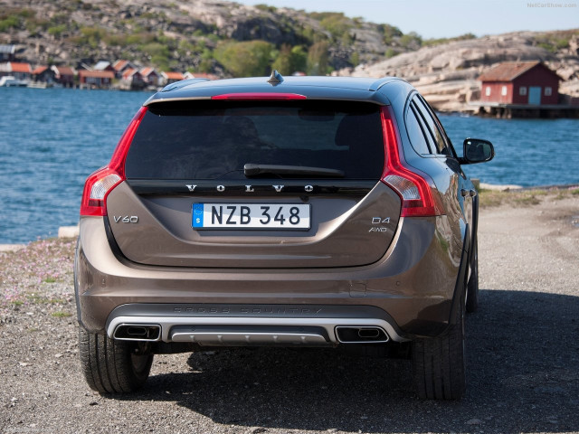 Volvo V60 Cross Country фото