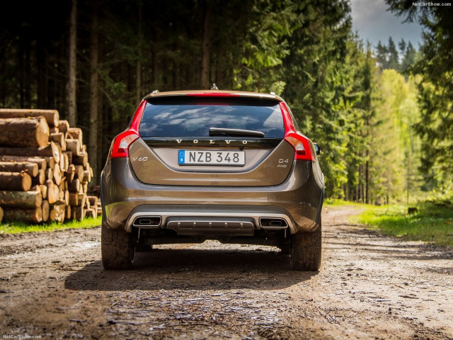 Volvo V60 Cross Country фото