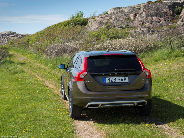 Volvo V60 Cross Country фото