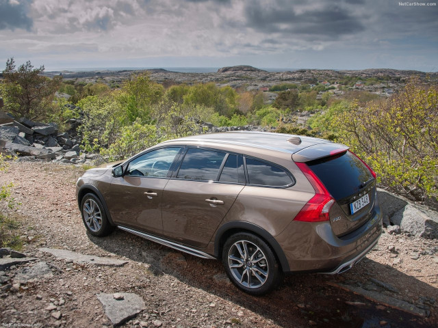 Volvo V60 Cross Country фото