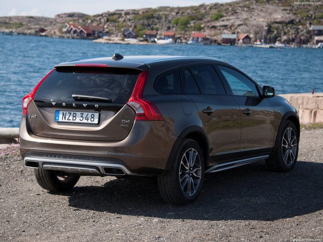 Volvo V60 Cross Country фото