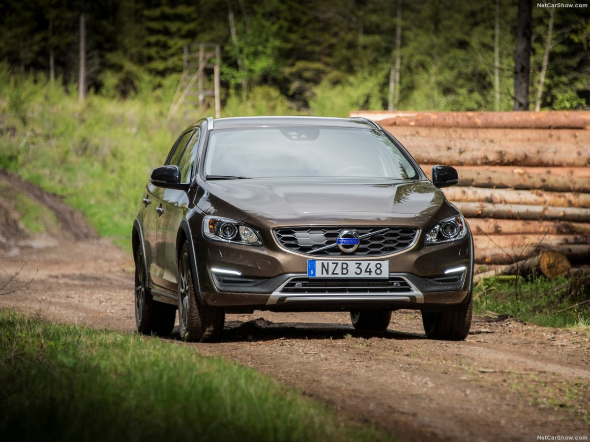 Volvo V60 Cross Country фото 153718