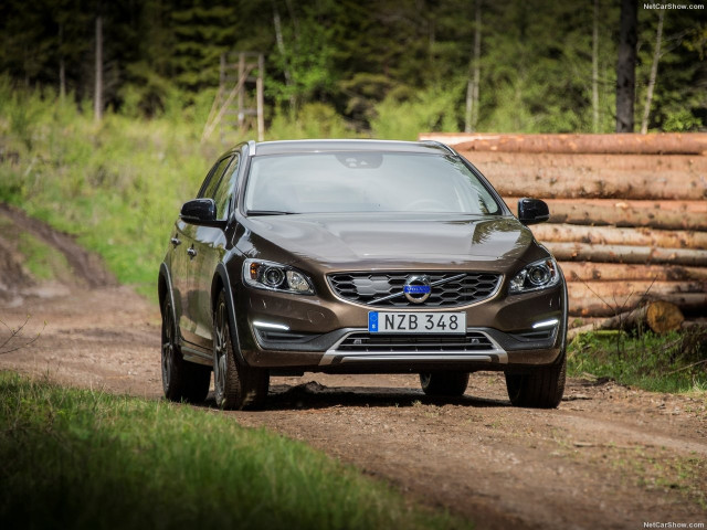 Volvo V60 Cross Country фото