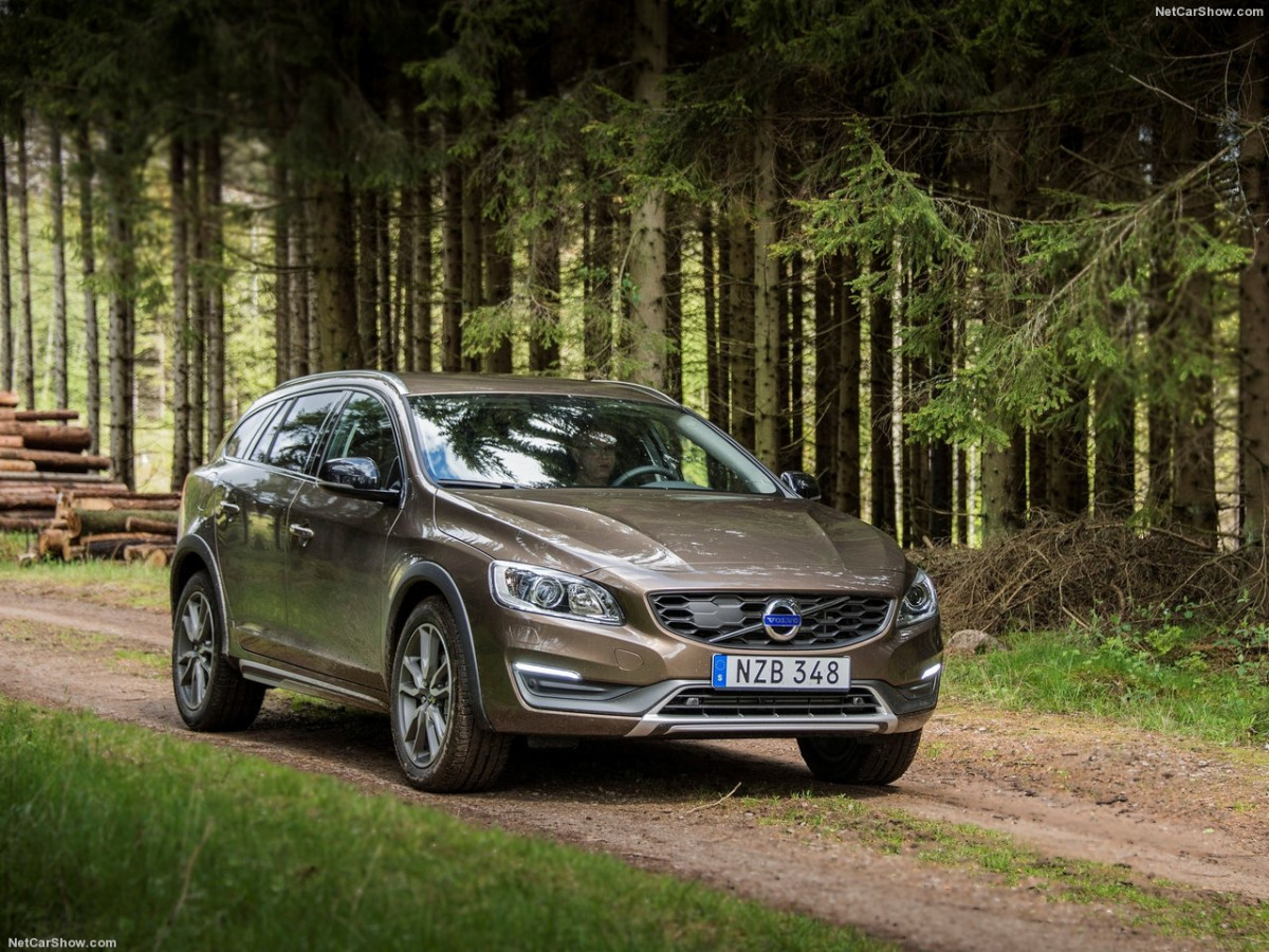 Volvo V60 Cross Country фото 153719