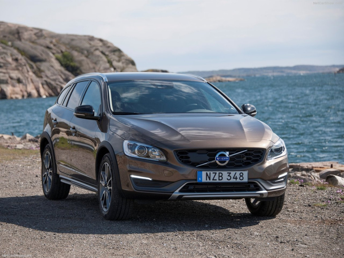 Volvo V60 Cross Country фото 153720